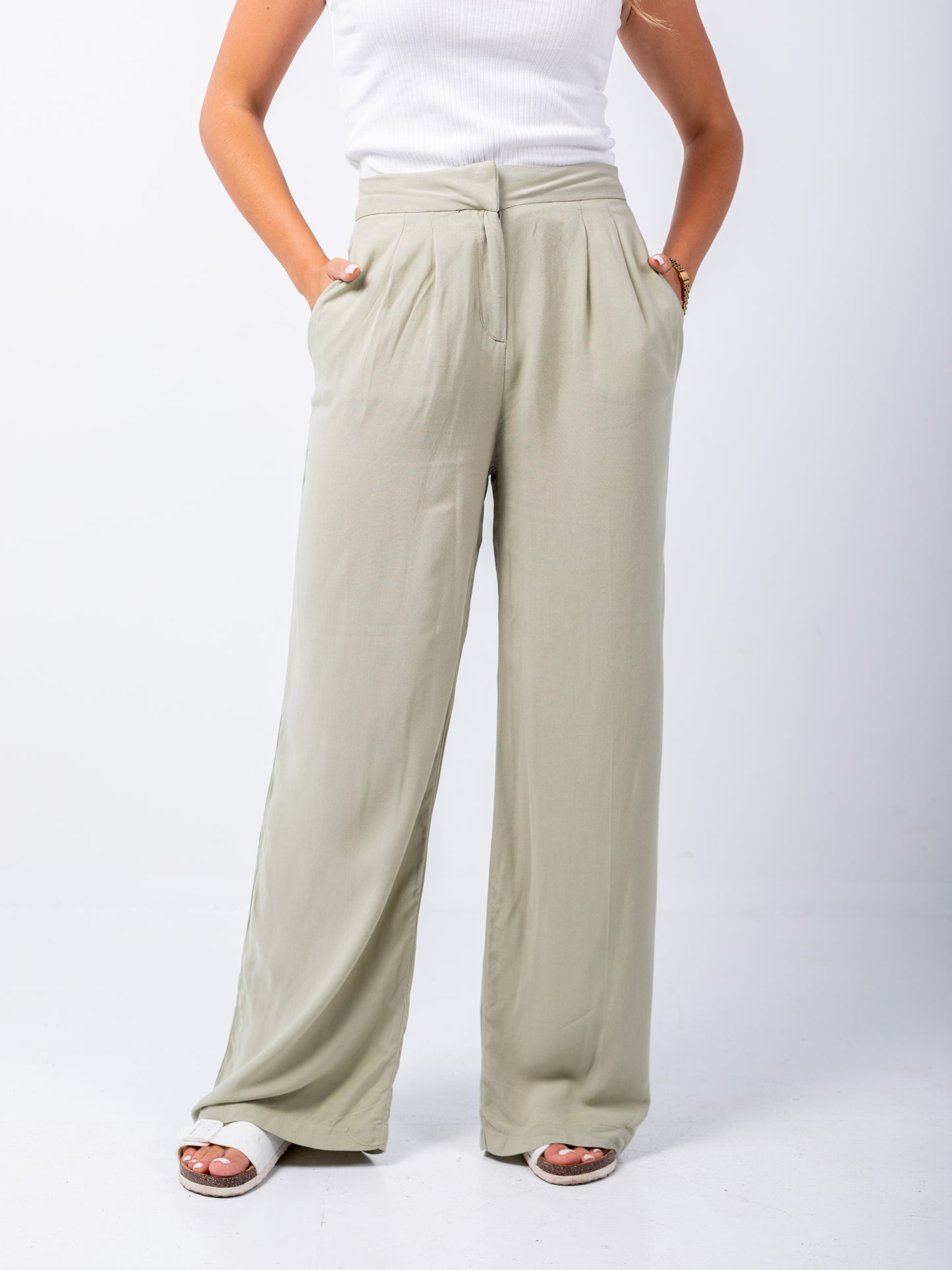 Relaxed Wide Leg Trouser